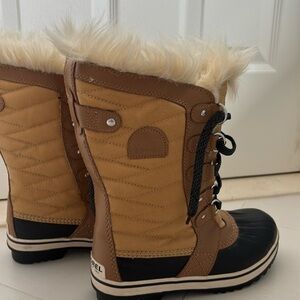 Girls Size 4 SOREL Tofino Boots